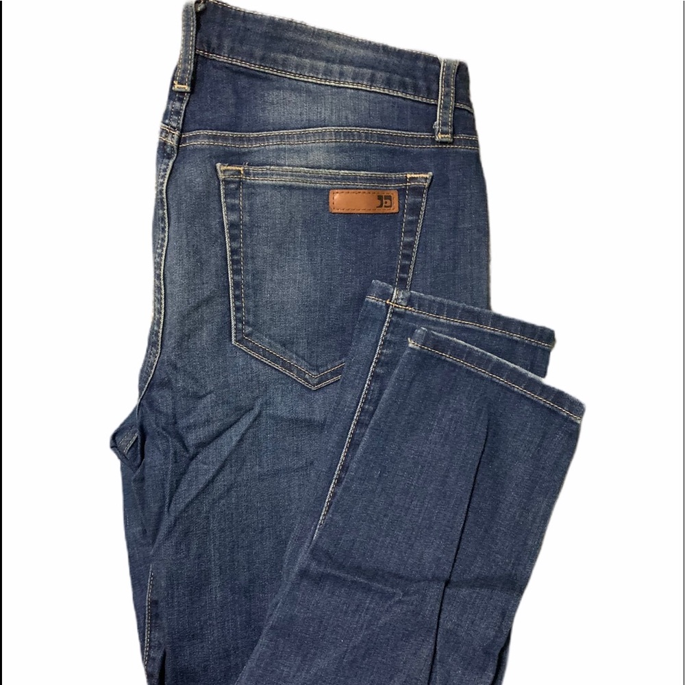 The perfect snug jeans